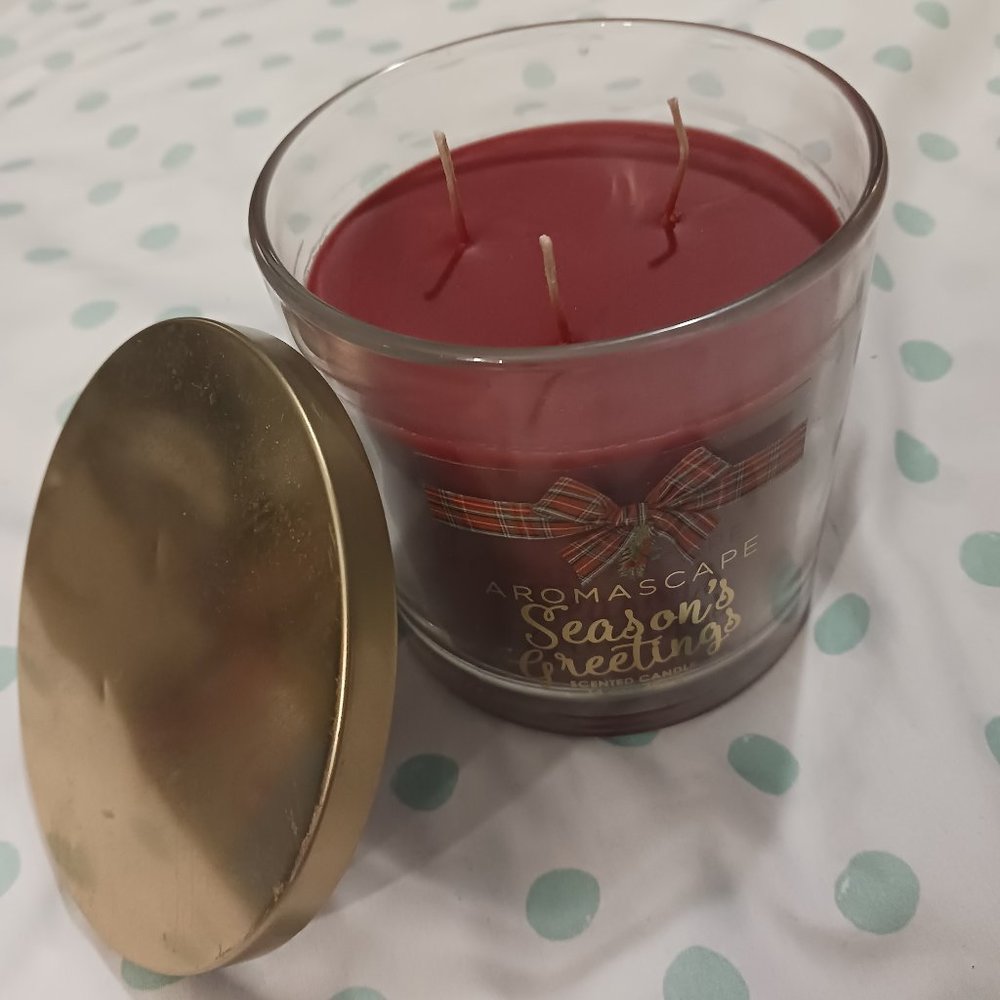 NEW! AROMASCAPE SEASON'S GREETINGS 3 WICK CANDLE